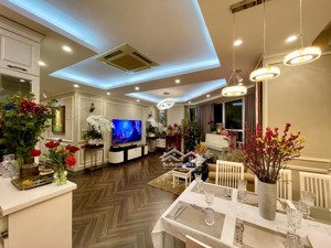 bán gấp căn hộ 3pn, 2wc, 120m2 tại đtm dịch vọng, giá siêu hời 8.5 tỷ