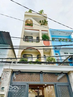 nhà mới cần bán ngô thời nhiệm, p.võ thị sáu, quận 3 dt:69m² giá:4tỷ650. có hợp đồng thuê 25 triệu