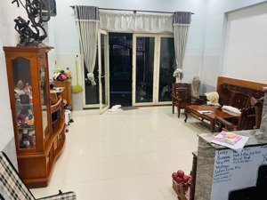 nhà mặt tiền đường 12 trường thọ, thủ đức
dt 105m2 (5x21m) 1 trệt 1 lầu + tum sân thượng 12 tỷ tl