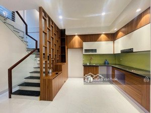 hiếm! nhà cực đẹp 37m2x5t vuông vắn - rộng thoáng. cạnh hồ tây, trung tâm lotte phố lạc long quân.