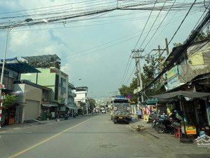 cần bán gấp 148m(8x19m), ngay trung tâm chợ, đường nhựa 10m, khu dân cư sầm uất