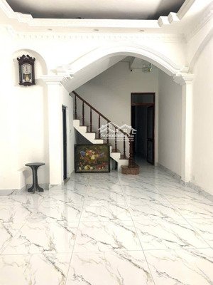 chính chủ gửi bán căn láng hạ vừa ở vừa kinh doanh thuê phòng doanh thu 45tr/th
diện tích 77m2