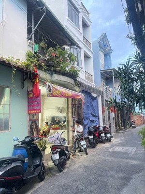 bán căn nhà vị trí víp phường hiệp thành - quận 12. ________\\_________ diện tích : 4,2m