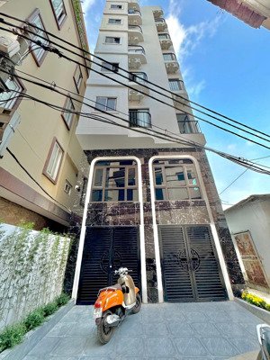 bán toà nhà dịch vụ đào tấn 95m, 8 tầng - doanh thu 1,8 tỷ/năm. vị trí lõi ba đình, gần phố lớn