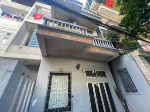 nhà riêng ngõ phố hoàng mai gần chợ hoàng mai dt60m2x2,5t giá 9tr