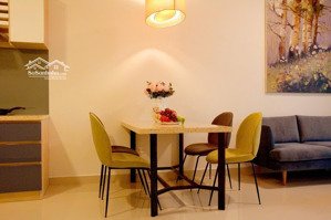 cho thuê 2pn view sông, tháp trung tâm s3 the sun avenue 17 triệu/tháng