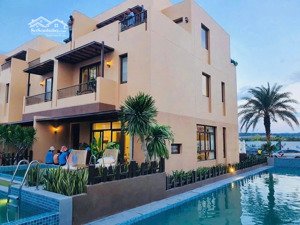 bán gấp nhà phố tại caraworld cam ranh, giá chỉ 6,3 tỷ/120m2, full nội thất. lh 