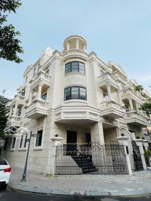 biệt thự căn góc cityland phường 10 gò vấp, 1 hầm 4 lầu có thang máy