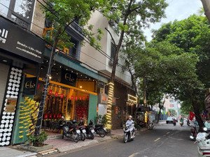 nhà mặt phố - trung tâm cầu giấy - mặt tiền rộng - kinh doanh tấp nập - thông số đẹp - vuông vắn