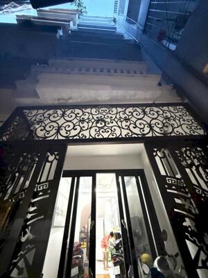 Nhà có sân riêng + ban công 30m2 5 tầng 6.9 tỷ- ngõ 109 Quan Nhân- Phường Nhân Chính- Q. Thanh Xuân