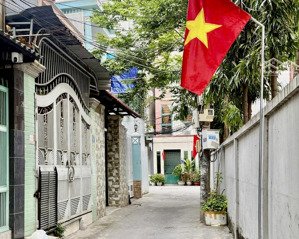 bán nhà khu cao tầng, dân trí, xe hơi ngủ trong nhà, 80m2 (5m ngang), 4 tầng chỉ 8. tỷ tt quận 7