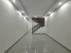 chính chủ cho thuê nhà nguỵ như kon tum - khuất duy tiến, 50m2 x 6 tầng, ô ô đỗ cửa, ngõ ô ô, 20tr