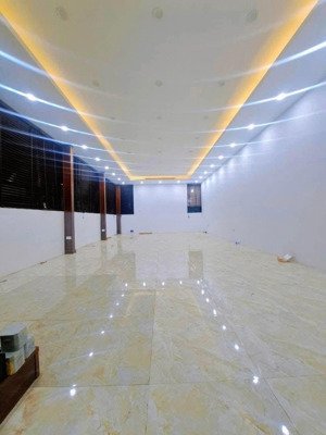 toà văn phòng mặt phố âu cơ giá 49 tỷ nhỉnh 130m* 7t mt6m -vị trí vàng bên hồ tây -kinh doanh đỉnh