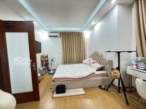 chính chủ cần bán gấp căn nhà đẹp phố ngọc lâm. nhà xây chắc chắn. chủ mới dọn về ở ngay