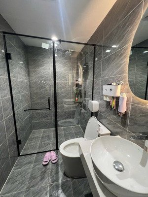 chính chủ gia đình tôi cần bán căn 2pn 80m2 ở 87 lĩnh nam, sổ đỏ, nội thất đầy đủ.