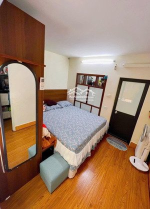 bán chung cư c10, ngõ 28 xuân la, tây hồ: 45m, thang máy: giá: 3,6 tỷ. 