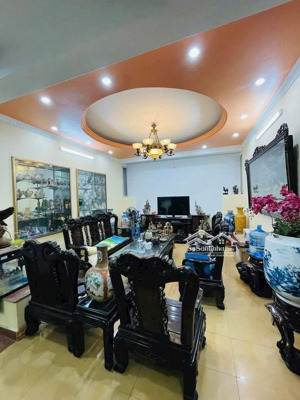 bán nhà phố hồng tiến , sổ đỏ 100m2 * m tiền 5m , nở hậu ,khu phân lô gần bv tâm anh giàu có