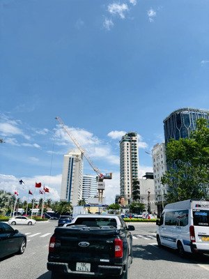 hàng hiếm 580m2 ngang 20m mặt biển hoàng sa thích hợp xây khách sạn, lh0905001634