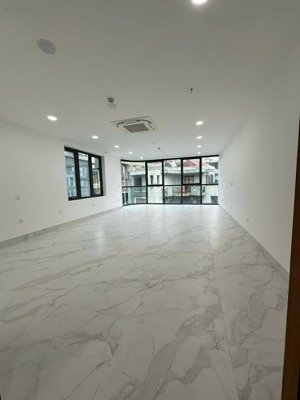 cho thuê nhà đỗ quang 110m x 6 tầng thang máy 12 phòng sd cho lưu trú ,vp,ttta,giá 60tr/tháng