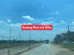mẹ em cần bán lô đất trục chính xuân sơn sơn tây( nay phường tùng thiện hà
