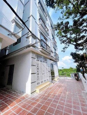 nhà đẹp 2 mặt thoáng ở phụng châu- chương mỹ, diện tích 35m. giá loanh quanh 3,x tỷ, nhà mới 100%