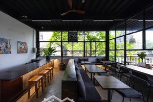 cho thuê nhà mặt phố vũ phạm hàm dt 135 m2 x 5 tầng, mt 28 m, đỗ xe được, có thang máy.