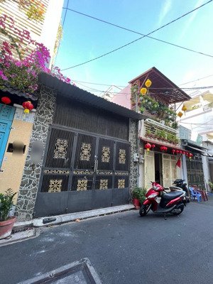 bán nhà hẻm 7m thông đường lê thúc hoạch dt 4mx22m cấp 4 giá 7,9 tỷ,