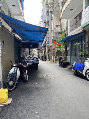 hẻm xe hơi cách mạng tháng 8 cách mt 20m giá chỉ 11 tỷ