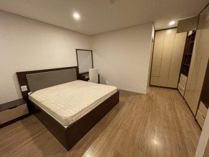 cho thuê căn 2n 2vs đủ đồ mipec riverside. giá 14tr/ th view sông.