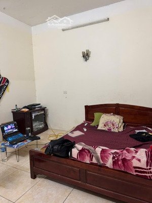 bán căn hộ tập thể học viện kỹ thuật quân sự ở sướng chưa cấp sổ, có giấy tờ phân nhà của