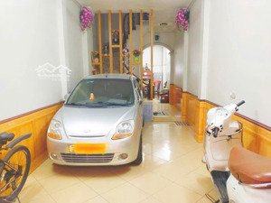 chính chủ bán nhà phân lô mai dịch cầu giấy,ô tô vào nhà ,ngõ ô tô tránh