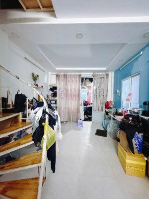 q4, đoàn văn bơ, 2 tầng, 20.9m2, kqh, 2 tỷ 350 triêu