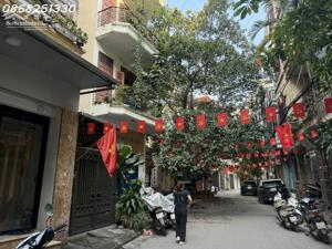 NHÀ KIM NGƯU – LÔ GÓC 3 THOÁNG – GẦN Ô TÔ – FULL NỘI THẤT