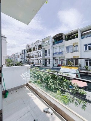 nhà xinh - vị trí xịn kế parc mall - xe hơi tới nhà - nhỉnh 8 tỷ