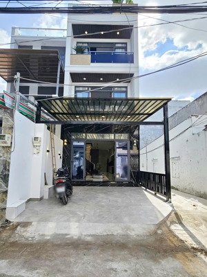 nhà mới 100% xinh lung linh 2 lầu sân thượng hẻm huỳnh tấn phát q7