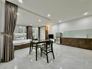 studio gần metro - 45m2 - full nội thất cao cấp - phòng thoáng ban công lớn