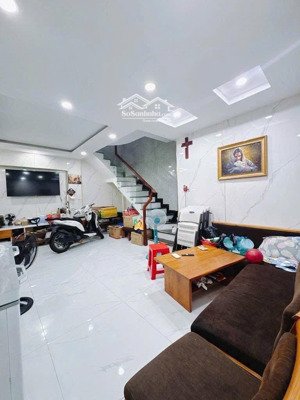 bán nhà 5 tầng gần mặt tiền đường tôn đản.