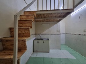 phòng gác lửng, nội thất cơ bản gần cầu chữ y