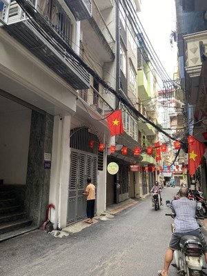 nhà đẹp hoàng cầu!!! 41,5m2 - 3 tầng - 13,9tỷ - ngõ thông ô tô - cạnh công viên - tiện ích bạt ngàn