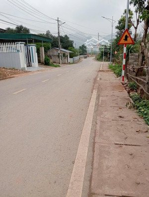 chính chủ cần bán lô đất ở thị trấn ba hàng đồi, mặt đường đẹp nối thẳng ra đường hcm