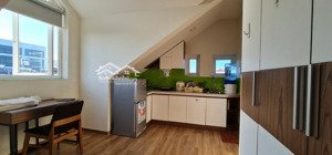 căn penhouse cho sv - đối diện rmit nam sài gòn - full nội thất, đủ tiện ích - ở được 2 sv