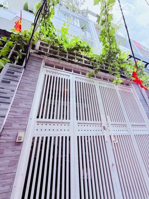 nhà đẹp 4 tầng vị trí đẹp vào ở ngay - hẻm tôn thất thuyết phường 4 -quận 4 - nhỉnh 7 tỏi