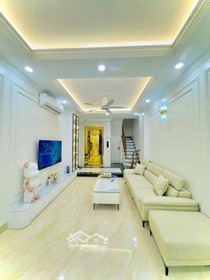 cầu diễn nhà 6 tầng thang máy, ô tô tránh 35m giá chỉ nhỉnh 9,1tỷ