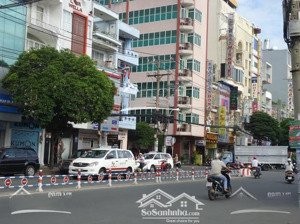 - mặt tiền đắc địa lê văn sỹq3 cũ. 5 tầng . giá 40 tỷ thương lượng.