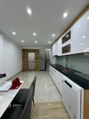 nhà đẹp 6t thang máy full nt, ngõ thông 3 bước ra oto tránh. dt 37m 6t mt 4m giá 9,8 tỷ có tl