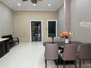 bán nhà 2 tầng có sân thượng nhìn ra sông sg - 4pn - sân oto - đầy đủ nội thất - 4,7 x 26 giá 5ty2