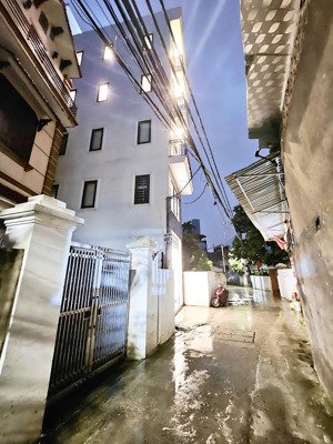 thạch bàn long biên - thông ôtô 7 chỗ - diện tích 52m 6tầng thang máy lô góc - có 9tỷ3