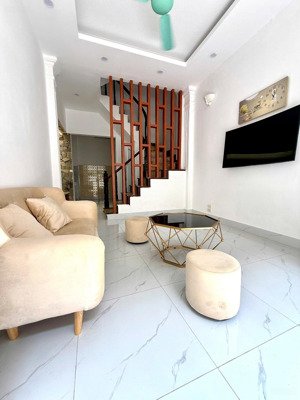 chính chủ bán nhà 4 tầng khu quân đội, ngõ ô tô tránh, cách hồ tây 3 bước 42m², giá chỉ 7,98 tỷ