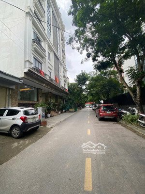 cho thuê mặt bằng kinh doanh thọ tháp, cầu giấy dt 150m nhà cấp 4 cao 5m, mt 8m nhà đẹp ô tô đỗ cửa