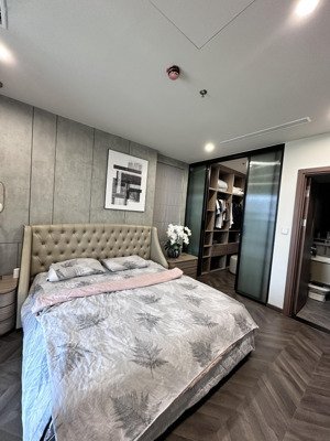 chính chủ gửi bán gấp trong tháng căn 130m vinhomes westpoint 4n3vs full đồ giá 1x tỷ có tl sâu.